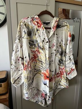 CHARLIE B Cream Hooded Floral Button-Front Top with Coral & Yellow Accents
